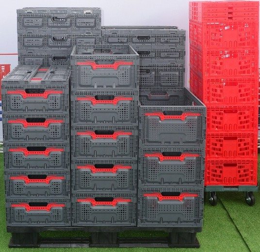 box and Containers stacked perfect on plastic 2 go indonesia ISO pallet - better system by design!